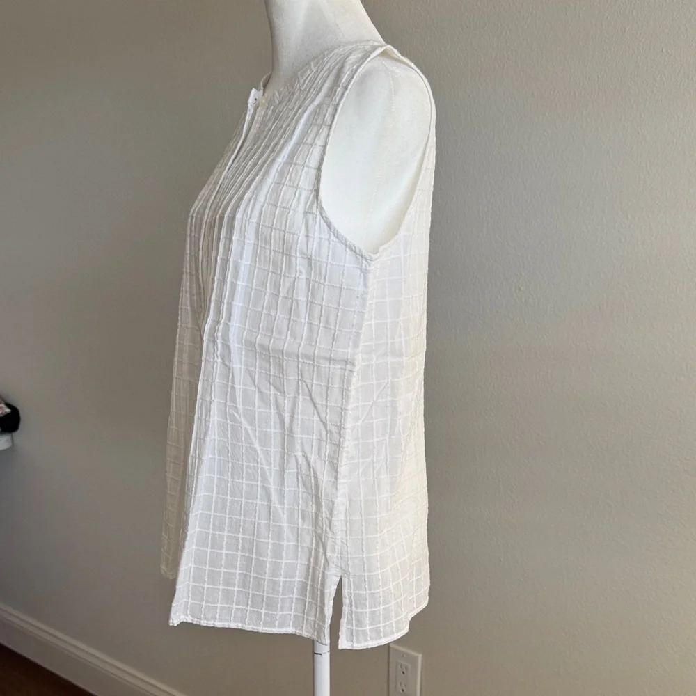 Sleeveless White Button-Up Women's Top - Picture 5 of 9